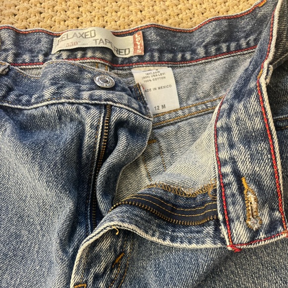 LEVI'S 30" Waist Cut-Off Denim Shorts - Picture 5 of 6